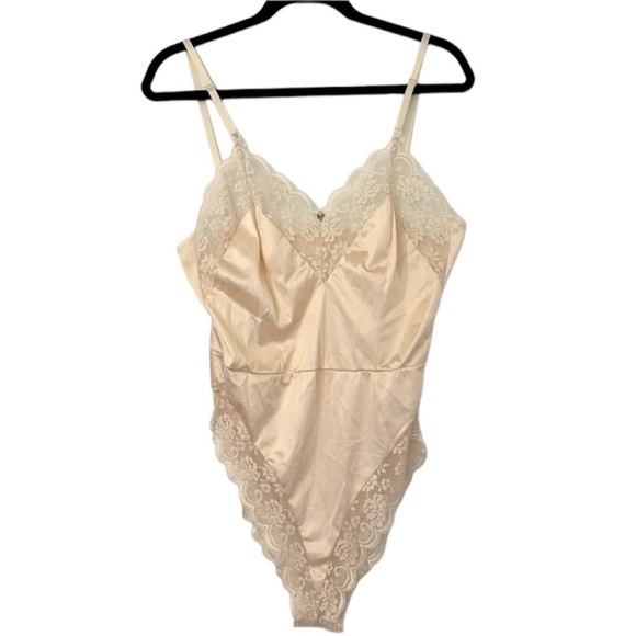 Maidenform | Intimates & Sleepwear | Vintage Chantilly Maidenform Lace ...